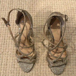 Jewel Badgley Mischka golden 
Strappy Heel Size 6.5